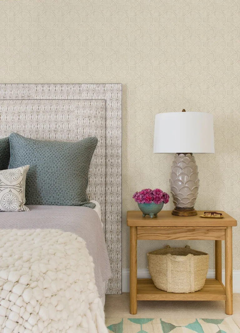 Chesapeake Sandee Medallion Wallpaper - Dove — Image 3