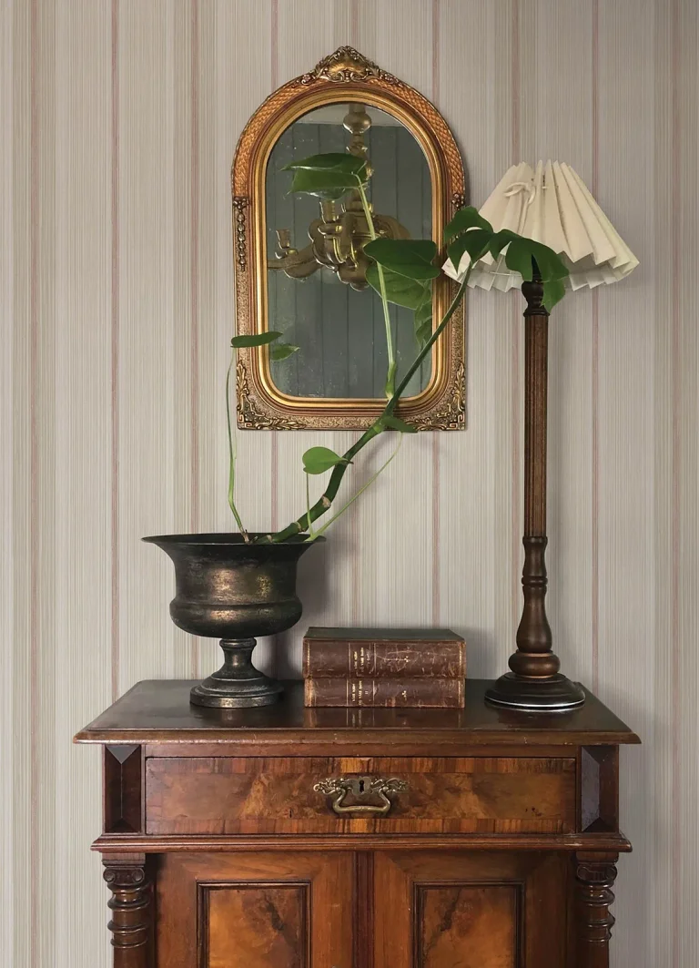 Chris Loves Julia Ames Linen Stripe Wallpaper - Red — Ảnh 4