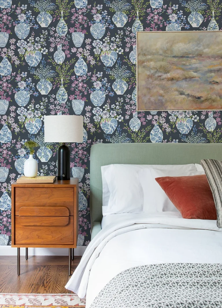 Harper Floral Vase Wallpaper - Charcoal — Ảnh 2