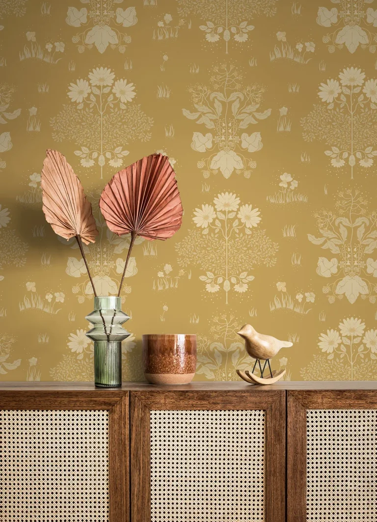 Elda Delicate Daisies Wallpaper - Gold