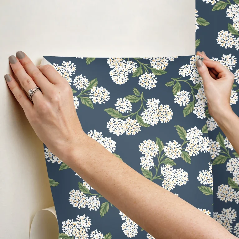 Rifle Paper Co. Hydrangea Peel and Stick Wallpaper - Navy & White — Ảnh 3