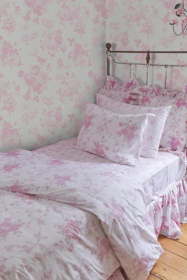 LoveShackFancy Everblooming Rosettes Cabbage Rose Bouquets Wallpaper - Pink — Ảnh 3