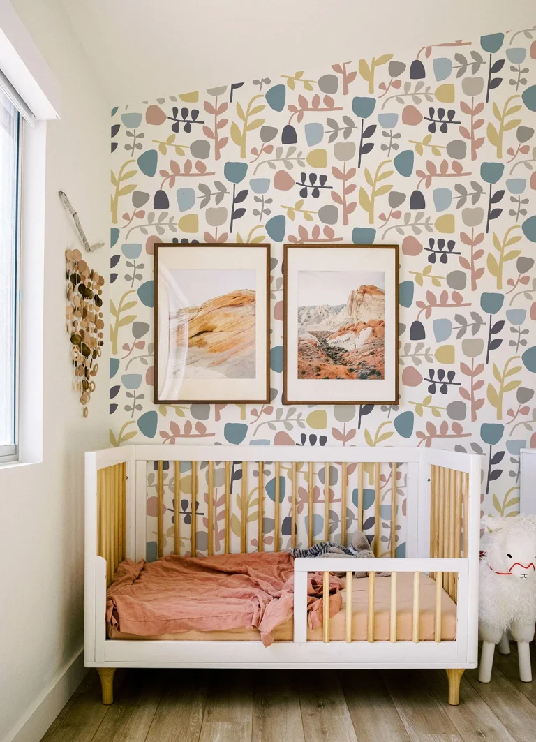 Juni Abstract Tulips Wallpaper - Pastel — Image 3