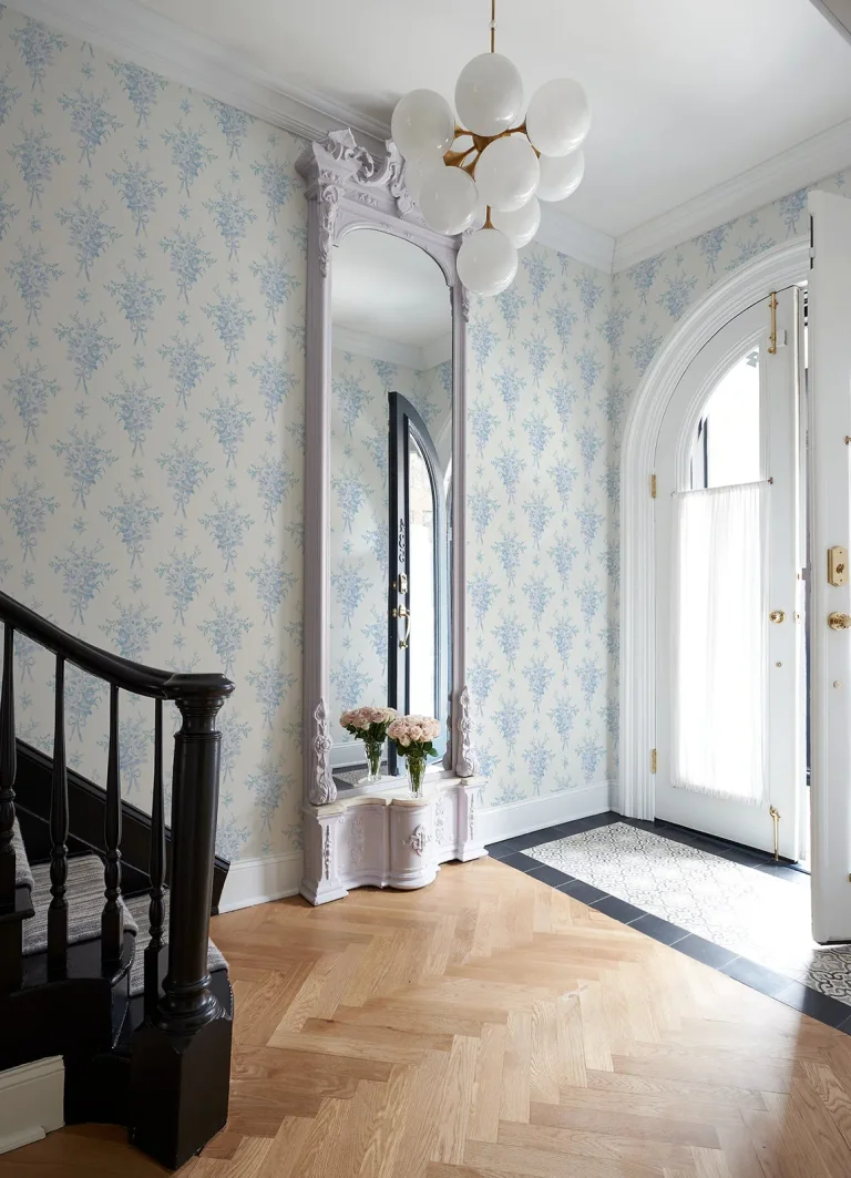LoveShackFancy Rosie Arrangements Bouquet Toss Wallpaper - Icey Winters — Ảnh 4