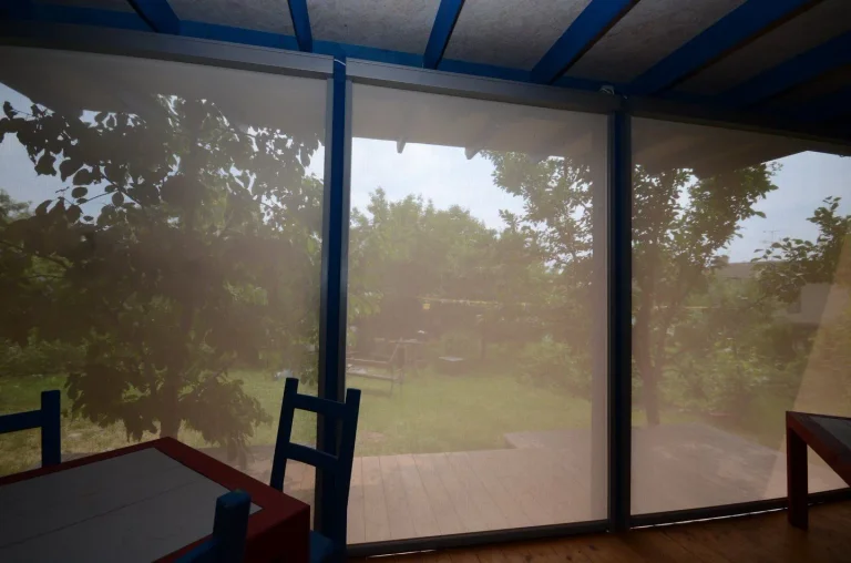 Màn Cuốn Tự Động Ngoài Trời Zipscreen — Image 3