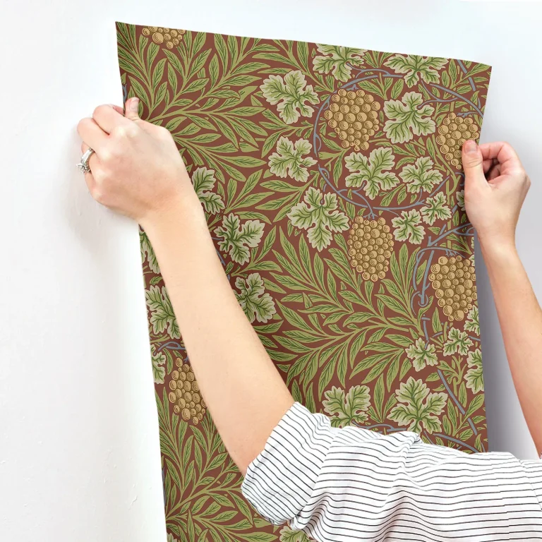 Vine Woodland Fruits Wallpaper - Ruby — Ảnh 2